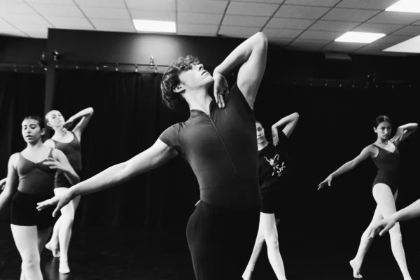 dance-class-group-portrait